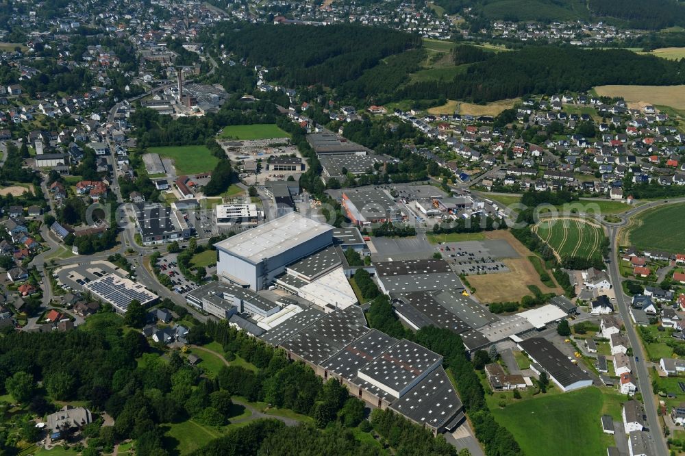 Sundern (Sauerland) from above - Building and production halls on the premises of SEVERIN Elektrogeraete GmbH on Roehre in Sundern (Sauerland) in the state North Rhine-Westphalia, Germany