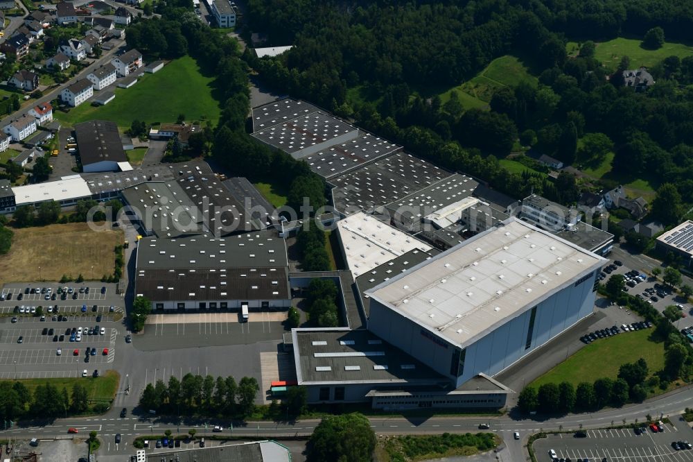 Sundern (Sauerland) from above - Building and production halls on the premises of SEVERIN Elektrogeraete GmbH on Roehre in Sundern (Sauerland) in the state North Rhine-Westphalia, Germany