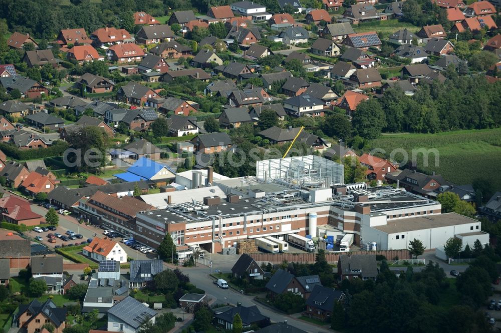 Aerial photograph Neuenkirchen-Vörden - Building and production halls on the premises of Sickendiek Fleischwarenfabrik GmbH & Co. KG at Schillerstrasse in Neuenkirchen-Voerden in the state Lower Saxony