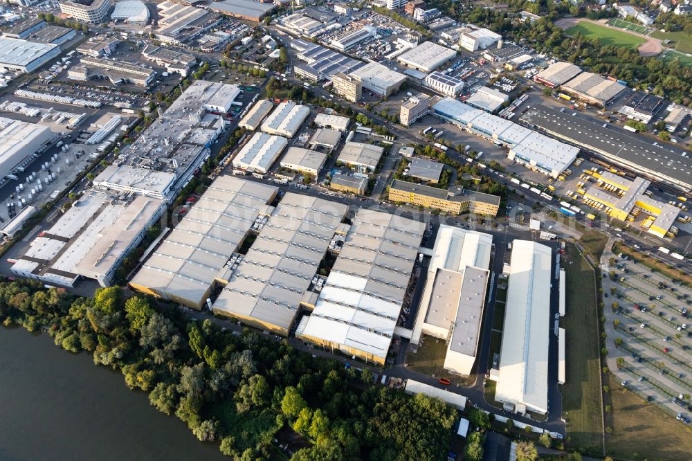 Aerial image Frankfurt am Main - Building and production halls on the premises of Siemens AG Schaltanlagenwerk Frankfurt in Frankfurt in the state Hesse, Germany