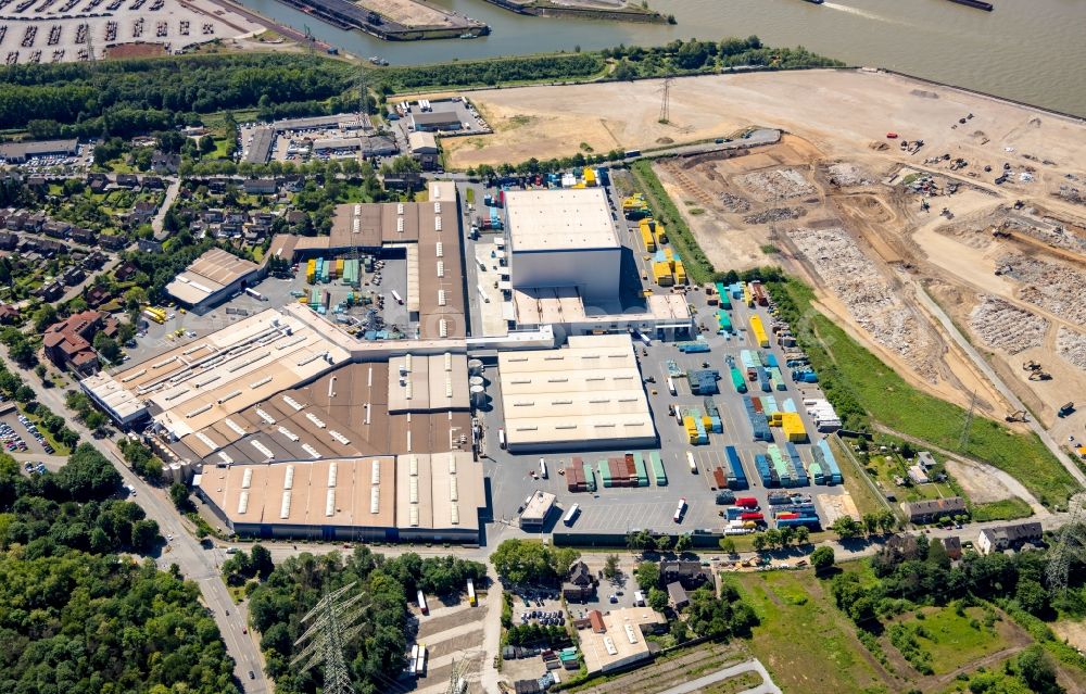 Duisburg from the bird's eye view: Building and production halls on the premises of Sinalco Internat. GmbH & Co.KG on Roemerstrasse in the district Walsum in Duisburg in the state North Rhine-Westphalia, Germany