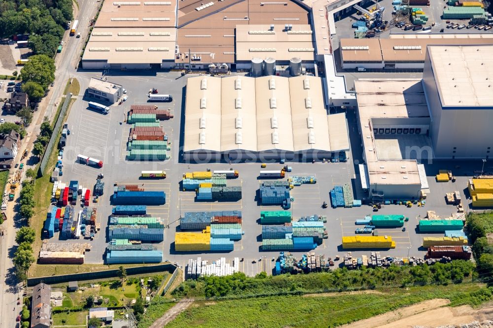 Aerial image Duisburg - Building and production halls on the premises of Sinalco Internat. GmbH & Co.KG on Roemerstrasse in the district Walsum in Duisburg in the state North Rhine-Westphalia, Germany