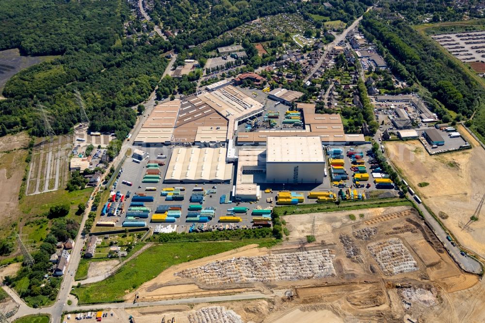 Aerial photograph Duisburg - Building and production halls on the premises of Sinalco Internat. GmbH & Co.KG on Roemerstrasse in the district Walsum in Duisburg in the state North Rhine-Westphalia, Germany