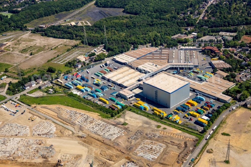 Duisburg from above - Building and production halls on the premises of Sinalco Internat. GmbH & Co.KG on Roemerstrasse in the district Walsum in Duisburg in the state North Rhine-Westphalia, Germany