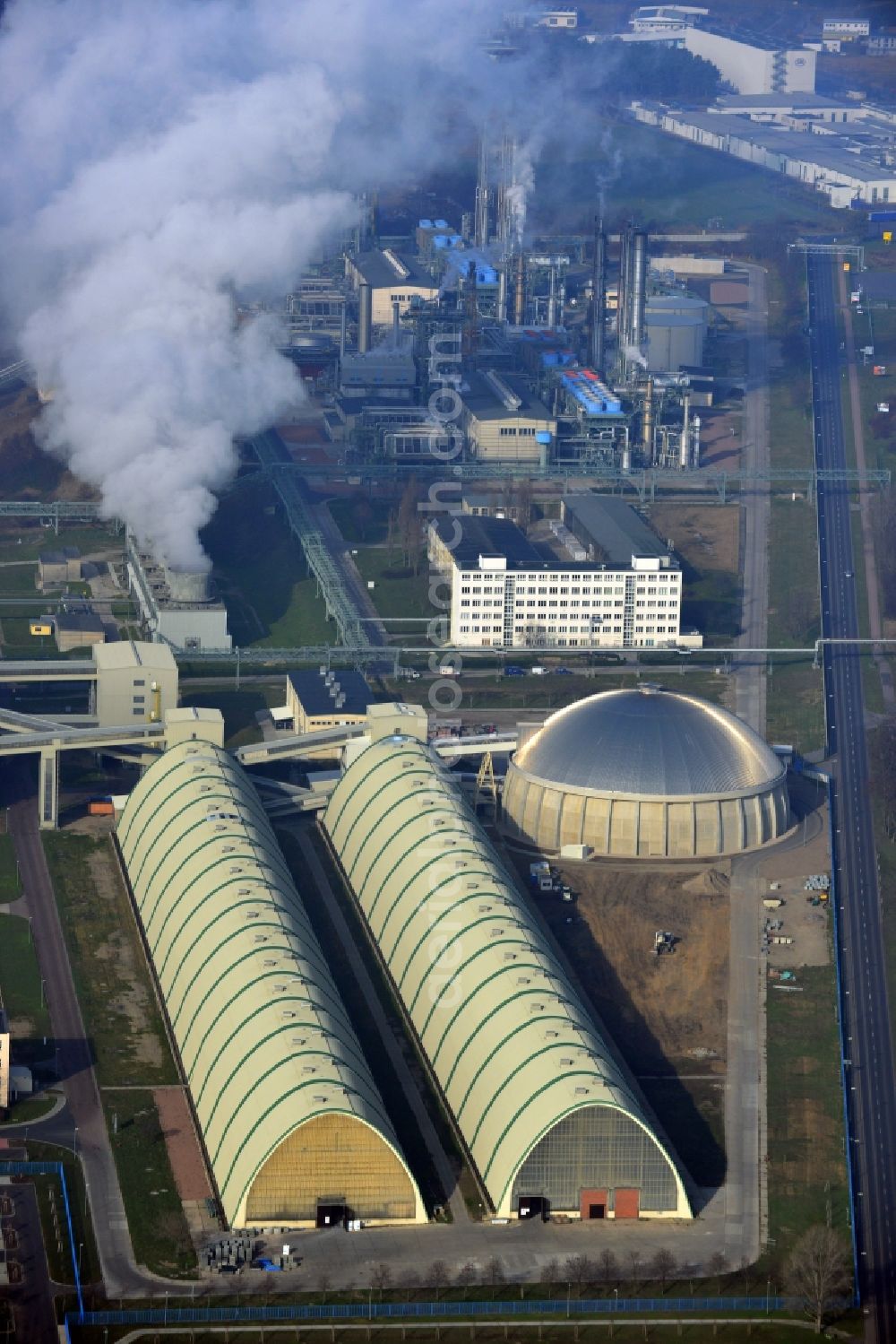 Piesteritz from the bird's eye view: Warehouses on the plant grounds of the SKW Stickstoffwerke Piesteritz GmbH. The company is the largest urea and ammonia producer in Germany