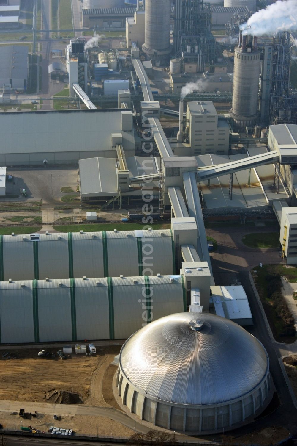 Aerial image Piesteritz - Around warehouse for solid fertilizers on the plant grounds of the SKW Stickstoffwerke Piesteritz GmbH. The company is the largest urea and ammonia producer in Germany