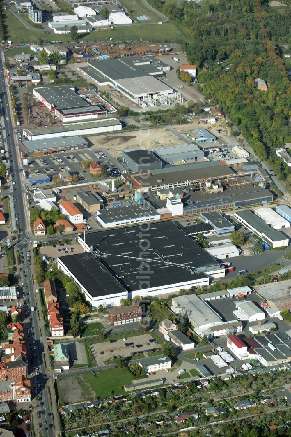 Arnstadt from above - Building and production halls on the premises of DS Smith Packaging Deutschland Stiftung & Co. KG in Arnstadt in the state Thuringia