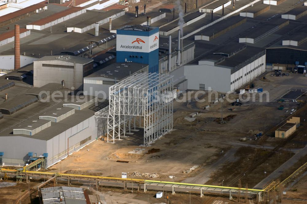 Eisenhüttenstadt from the bird's eye view: Blick auf das Werksgelände der ArcelorMittal Eisenhüttenstadt GmbH , einem Stahlwerk und Hüttenwerk im brandenburgischen Eisenhüttenstadt. View of the work site of the ArcelorMittal Eisenhüttenstadt GmbH, a steel mill and iron works in the Brandenburg town.