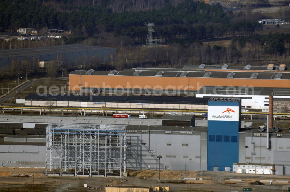 Aerial image Eisenhüttenstadt - Blick auf das Werksgelände der ArcelorMittal Eisenhüttenstadt GmbH , einem Stahlwerk und Hüttenwerk im brandenburgischen Eisenhüttenstadt. View of the work site of the ArcelorMittal Eisenhüttenstadt GmbH, a steel mill and iron works in the Brandenburg town.