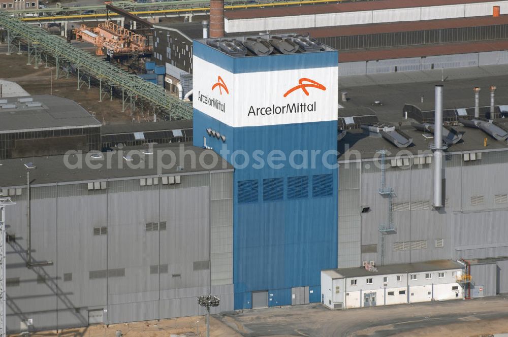 Eisenhüttenstadt from the bird's eye view: Blick auf das Werksgelände der ArcelorMittal Eisenhüttenstadt GmbH , einem Stahlwerk und Hüttenwerk im brandenburgischen Eisenhüttenstadt. View of the work site of the ArcelorMittal Eisenhüttenstadt GmbH, a steel mill and iron works in the Brandenburg town.