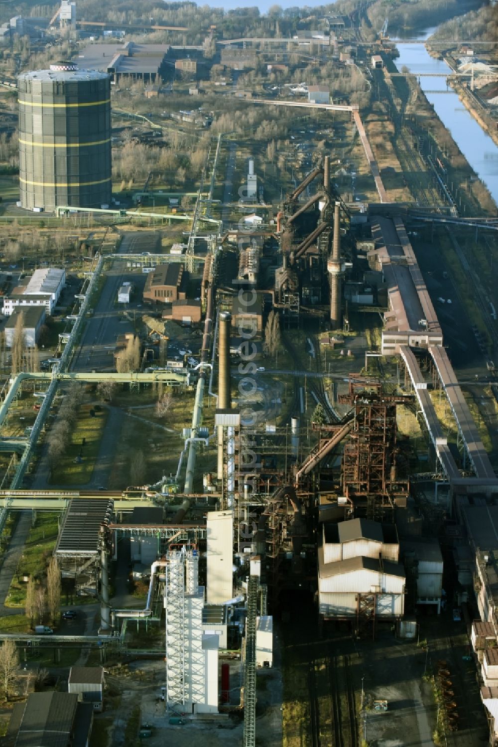 Eisenhüttenstadt from the bird's eye view: Building and production halls on the premises of steelworks ArcelorMittal in Eisenhuettenstadt in the state Brandenburg