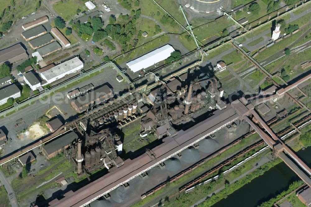 Aerial image Eisenhüttenstadt - Building and production halls on the premises of steelworks ArcelorMittal in Eisenhuettenstadt in the state Brandenburg