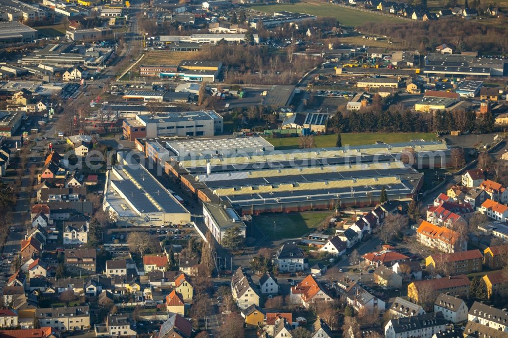 Aerial image Werl - Building and production halls on the premises Standard-Metallwerke GmbH nearby residential area on Rustigestrasse in Werl in the state North Rhine-Westphalia, Germany