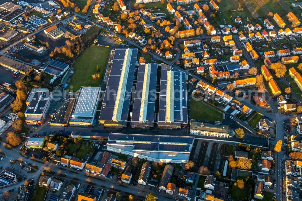 Werl from above - Building and production halls on the premises Standard-Metallwerke GmbH nearby residential area on Rustigestrasse in Werl in the state North Rhine-Westphalia, Germany