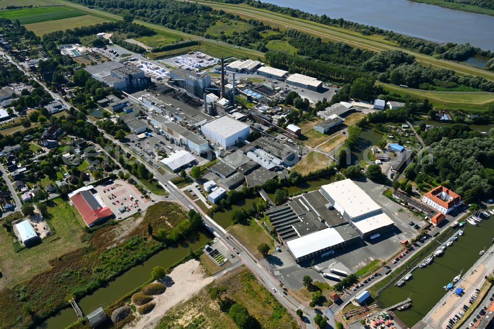 Aerial image Glückstadt - Building and production halls on the premises of Steinbeis Papier GmbH on street Stadtstrasse in the district Am Herzhorner Rhin in Glueckstadt in the state Schleswig-Holstein, Germany