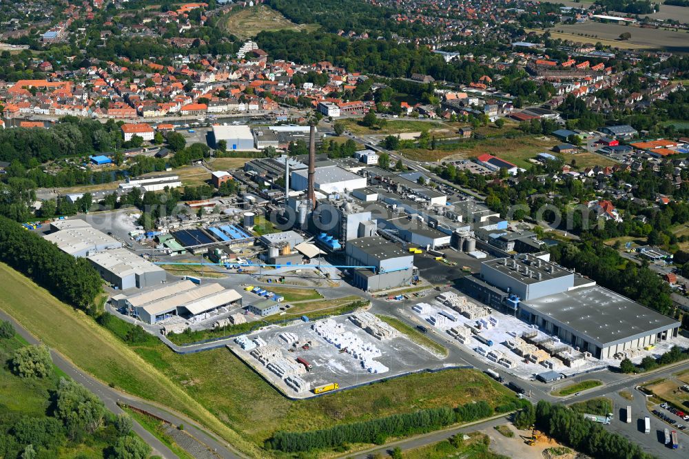 Glückstadt from the bird's eye view: Building and production halls on the premises of Steinbeis Papier GmbH on street Stadtstrasse in the district Am Herzhorner Rhin in Glueckstadt in the state Schleswig-Holstein, Germany