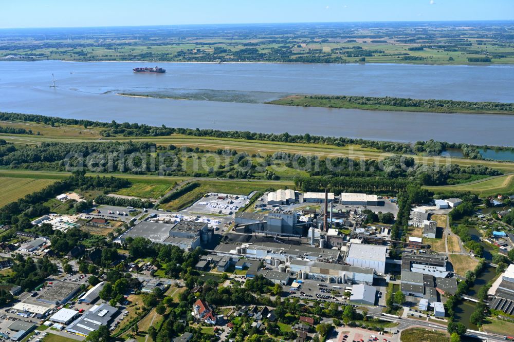 Glückstadt from above - Building and production halls on the premises of Steinbeis Papier GmbH on street Stadtstrasse in the district Am Herzhorner Rhin in Glueckstadt in the state Schleswig-Holstein, Germany