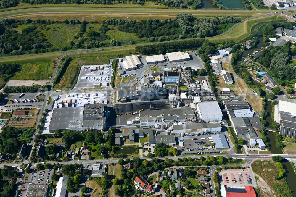 Glückstadt from the bird's eye view: Building and production halls on the premises of Steinbeis Papier GmbH on street Stadtstrasse in the district Am Herzhorner Rhin in Glueckstadt in the state Schleswig-Holstein, Germany