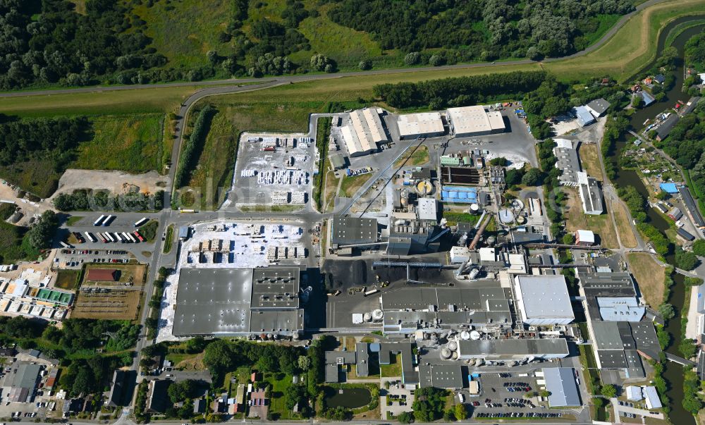 Glückstadt from above - Building and production halls on the premises of Steinbeis Papier GmbH on street Stadtstrasse in the district Am Herzhorner Rhin in Glueckstadt in the state Schleswig-Holstein, Germany