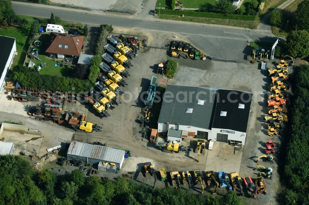 Aerial photograph Breitenfelde - Building and production halls on the premises of STRIMAK Baumaschinen und Kraftfahrzeuge GmbH an der Bergkoppel in Breitenfelde in the state Schleswig-Holstein