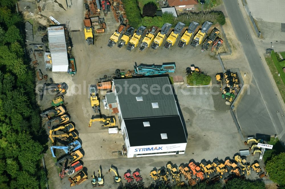 Aerial image Breitenfelde - Building and production halls on the premises of STRIMAK Baumaschinen und Kraftfahrzeuge GmbH an der Bergkoppel in Breitenfelde in the state Schleswig-Holstein