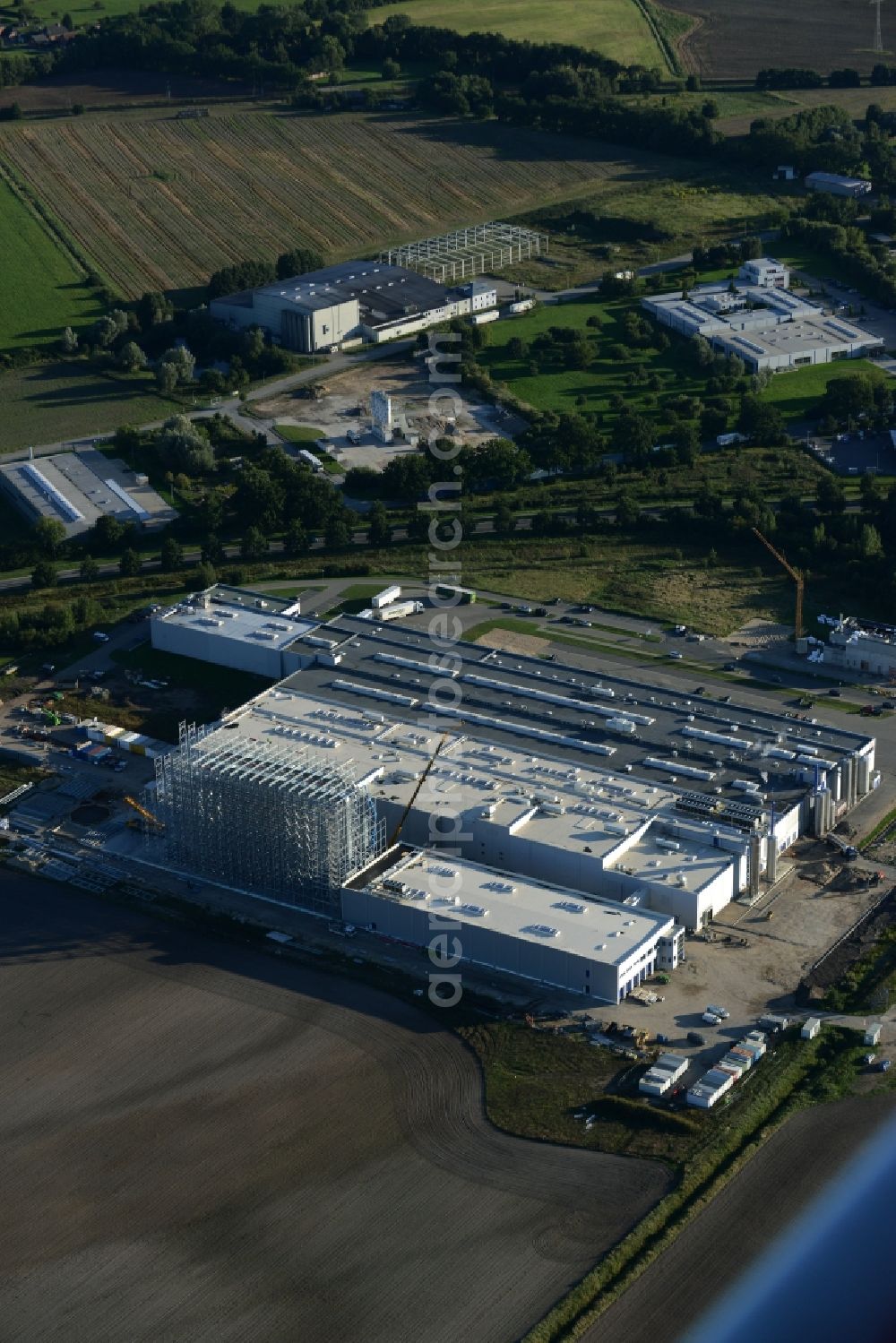 Boizenburg/Elbe from above - Building and production halls on the premises of Sweet Tec GmbH in Boizenburg/Elbe in the state Mecklenburg - Western Pomerania