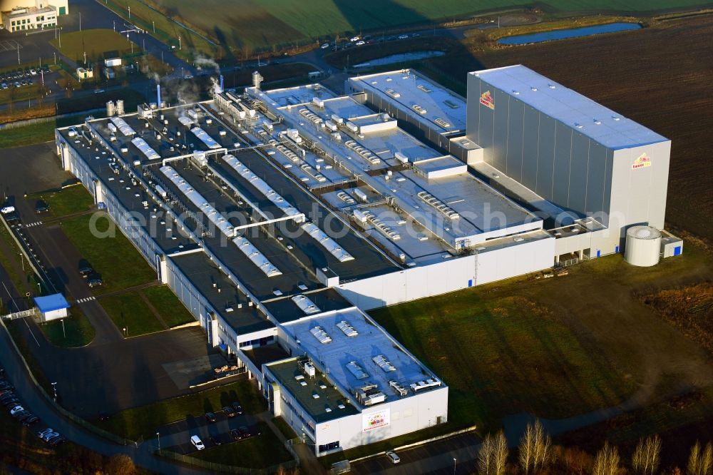 Boizenburg/Elbe from above - Building and production halls on the premises of Sweet Tec GmbH in Boizenburg/Elbe in the state Mecklenburg - Western Pomerania, Germany