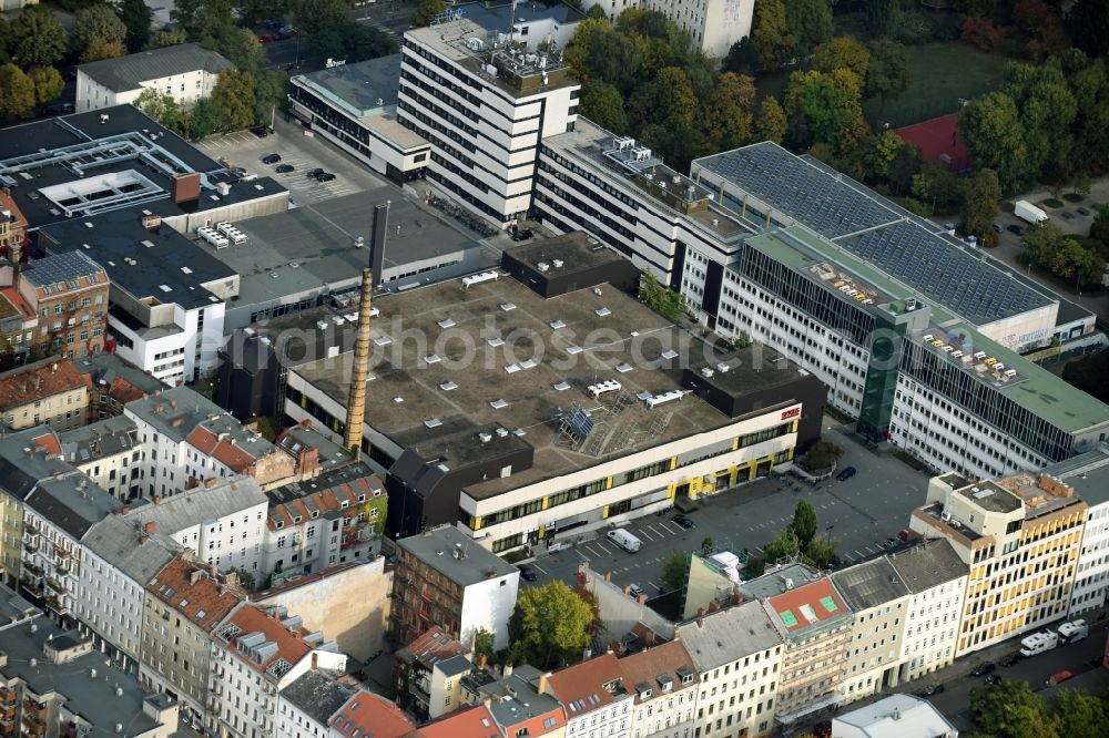 Berlin from above - Building and production halls on the premises of SYKES Enterprises Berlin an der Zeughofstrasse destrict Neukoelln in Berlin