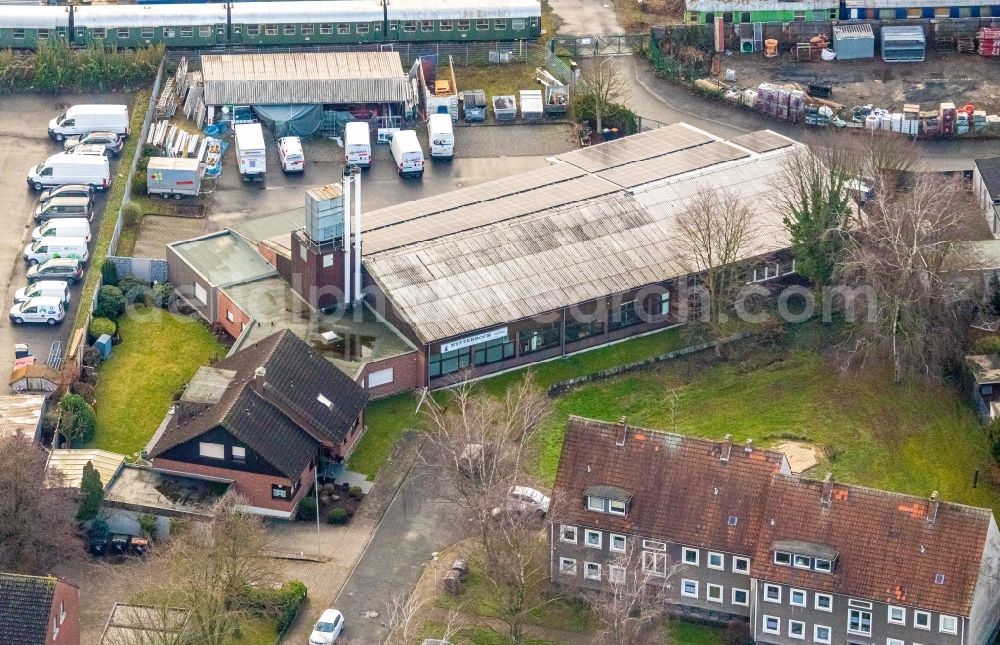 Hamm from the bird's eye view: Building and production halls on the premises of Tischlerei and Schreinerei on Schumannstrasse in Hamm in the state North Rhine-Westphalia, Germany