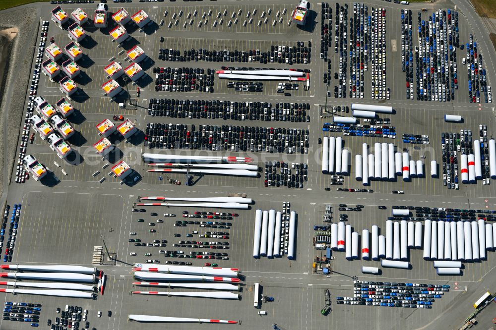 Aerial image Cuxhaven - Building and production halls on the premises of Titan Wind Energy (Germany) GmbH on street Hermann-Honnef-Strasse in Cuxhaven in the state Lower Saxony, Germany