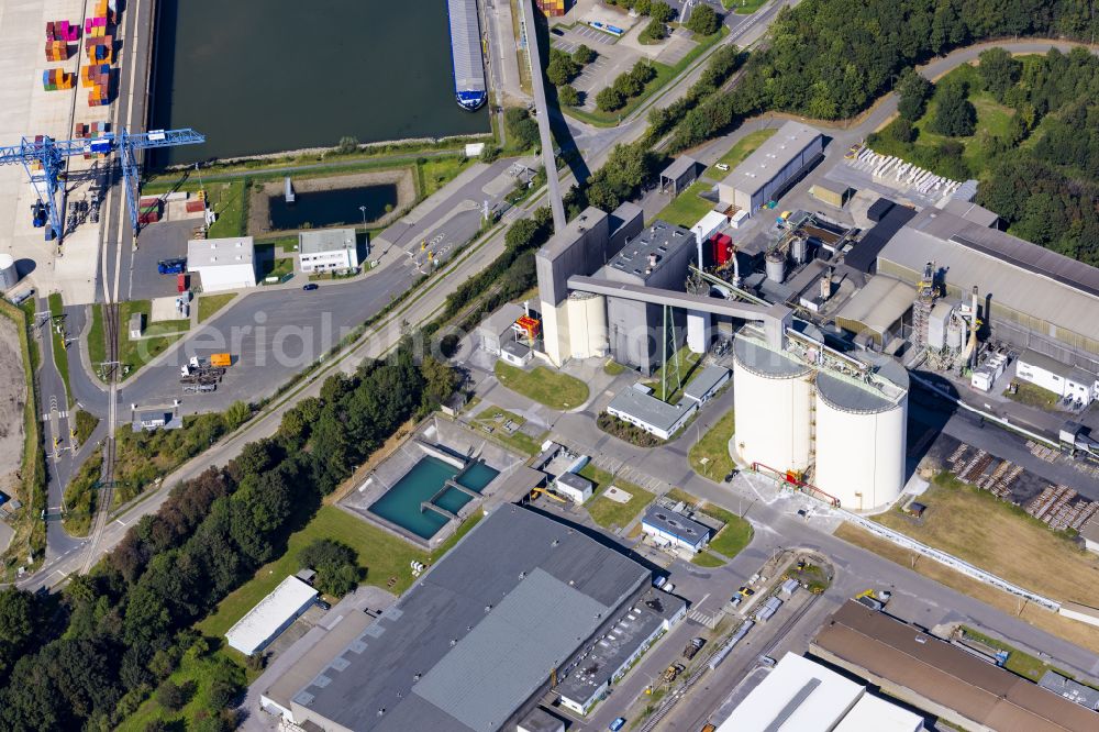 Voerde (Niederrhein) from above - Building and production halls on the premises of TRIMET Aluminium SE on Schleusenstrasse in Voerde (Niederrhein) in the state North Rhine-Westphalia, Germany