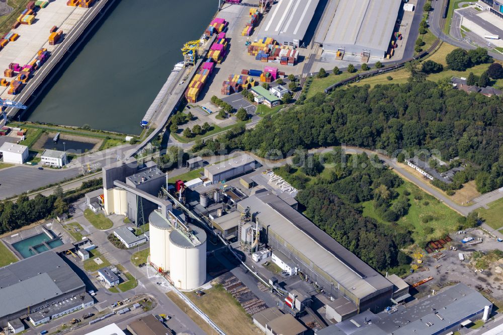 Voerde (Niederrhein) from the bird's eye view: Building and production halls on the premises of TRIMET Aluminium SE on Schleusenstrasse in Voerde (Niederrhein) in the state North Rhine-Westphalia, Germany