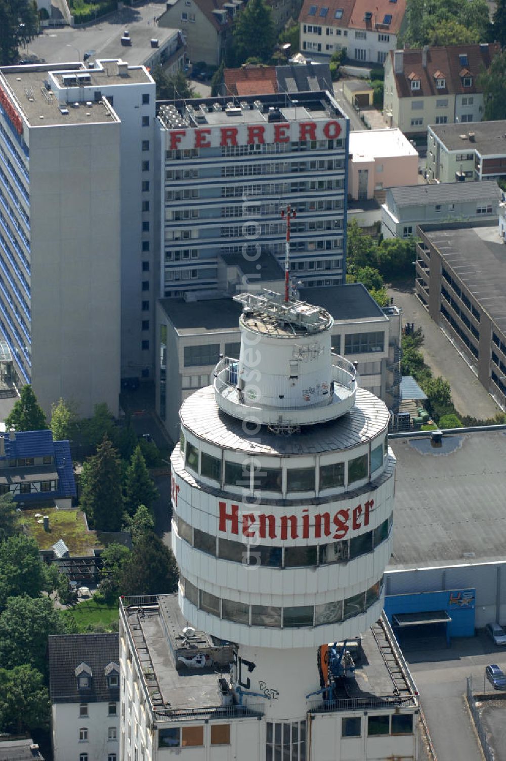 Aerial photograph Frankfurt am Main - Blick auf den Turm und das Werksgelände der Henninger Brauerei an der Darmstädter Landstraße 185 in 60598 Frankfurt - Sachsenhausen. View of the tower and the site of the Henninger brewery Frankfurt - Sachsenhausen.