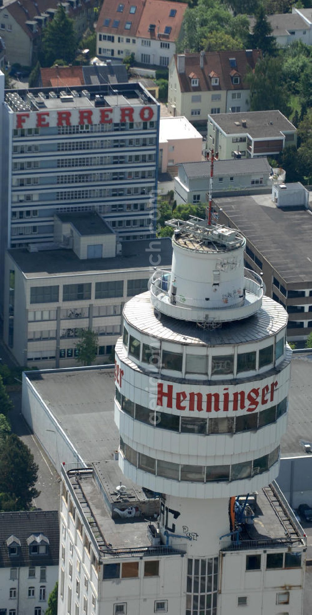 Aerial image Frankfurt am Main - Blick auf den Turm und das Werksgelände der Henninger Brauerei an der Darmstädter Landstraße 185 in 60598 Frankfurt - Sachsenhausen. View of the tower and the site of the Henninger brewery Frankfurt - Sachsenhausen.