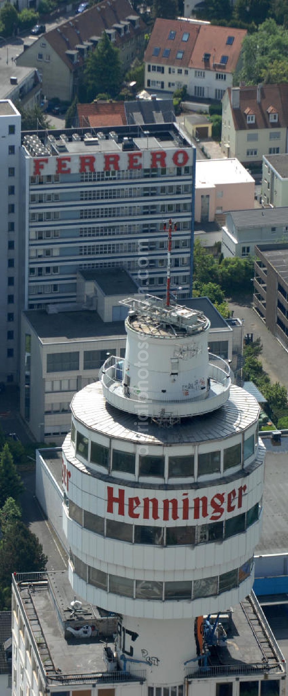 Aerial photograph Frankfurt am Main - Blick auf den Turm und das Werksgelände der Henninger Brauerei an der Darmstädter Landstraße 185 in 60598 Frankfurt - Sachsenhausen. View of the tower and the site of the Henninger brewery Frankfurt - Sachsenhausen.