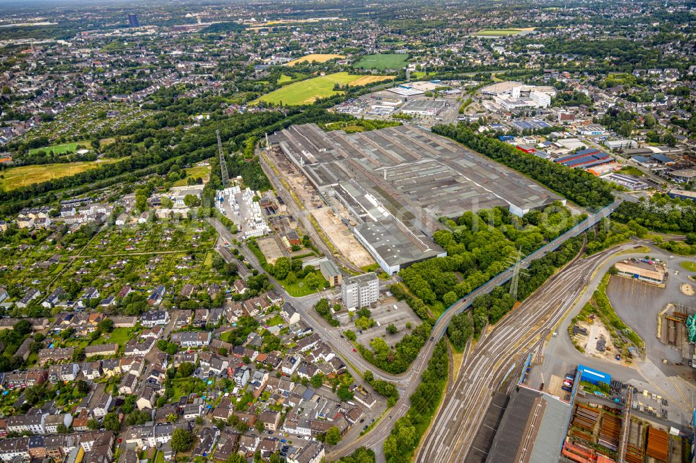 Mülheim an der Ruhr from the bird's eye view: Building and production halls on the premises Vallourec Deutschland GmbH on the Fritz Thysssen street in Muelheim on the Ruhr at Ruhrgebiet in the state North Rhine-Westphalia, Germany