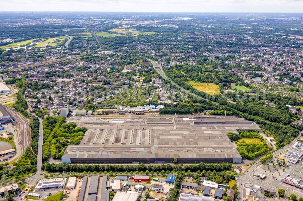 Aerial photograph Mülheim an der Ruhr - Building and production halls on the premises Vallourec Deutschland GmbH on the Fritz Thysssen street in Muelheim on the Ruhr at Ruhrgebiet in the state North Rhine-Westphalia, Germany