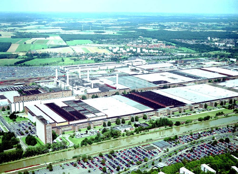 Aerial photograph Wolfsburg - Werksgelände der VOLKSWAGEN AKTIENGESELLSCHAFT, Zentrale (05361) 9-00 Berliner Ring 2 38440 Wolfsburg