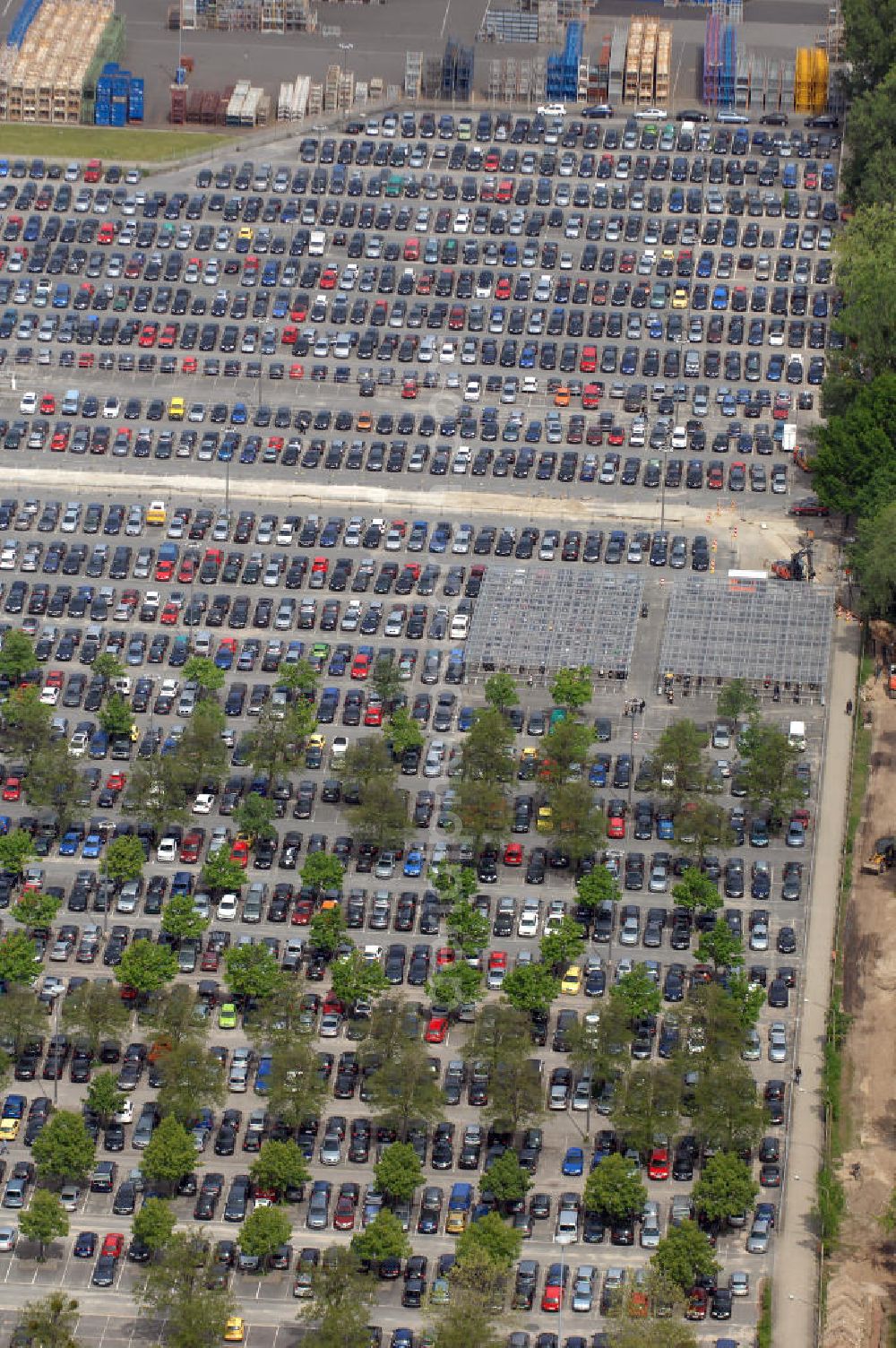 Aerial image Wolfsburg - Blick auf das VW - Werksgelände der Volkswagen - Werke in Wolfsburg. Die Volkswagen AG, abgekürzt VW AG, mit Sitz in Wolfsburg, ist die Muttergesellschaft des Volkswagen-Konzerns und der größte Automobilhersteller Europas. View of the VW - Volkswagen factory premises - Works in Wolfsburg. Volkswagen AG, abbreviated VW AG, headquartered in Wolfsburg, is the parent company of the Volkswagen group and the largest car manufacturer in Europe.