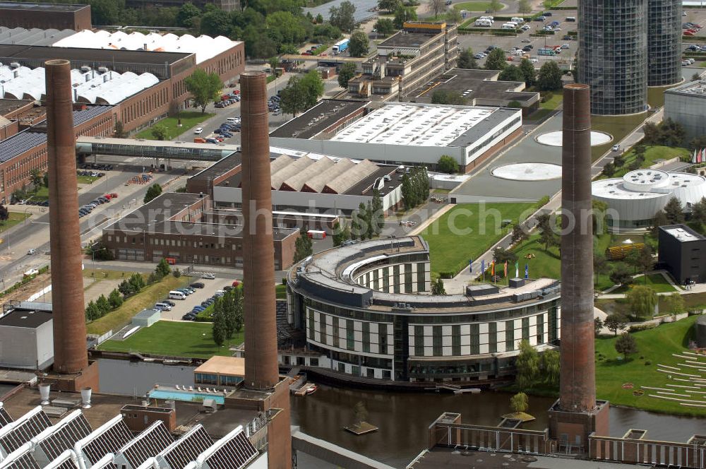 Aerial photograph Wolfsburg - Blick auf das VW - Werksgelände der Volkswagen - Werke in Wolfsburg. Die Volkswagen AG, abgekürzt VW AG, mit Sitz in Wolfsburg, ist die Muttergesellschaft des Volkswagen-Konzerns und der größte Automobilhersteller Europas. View of the VW - Volkswagen factory premises - Works in Wolfsburg. Volkswagen AG, abbreviated VW AG, headquartered in Wolfsburg, is the parent company of the Volkswagen group and the largest car manufacturer in Europe.