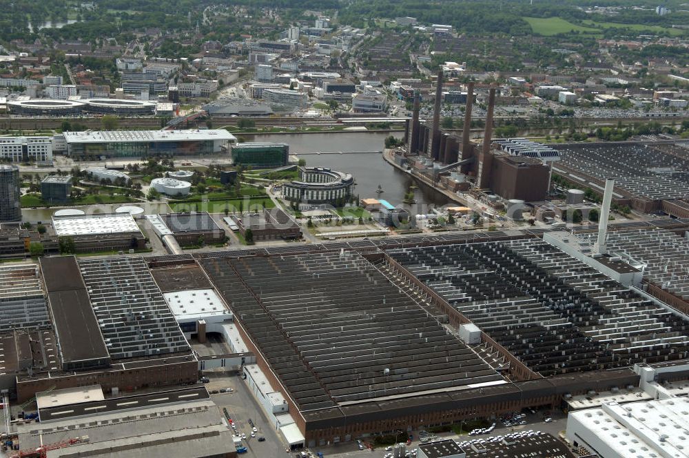 Wolfsburg from above - Blick auf das VW - Werksgelände der Volkswagen - Werke in Wolfsburg. Die Volkswagen AG, abgekürzt VW AG, mit Sitz in Wolfsburg, ist die Muttergesellschaft des Volkswagen-Konzerns und der größte Automobilhersteller Europas. View of the VW - Volkswagen factory premises - Works in Wolfsburg. Volkswagen AG, abbreviated VW AG, headquartered in Wolfsburg, is the parent company of the Volkswagen group and the largest car manufacturer in Europe.