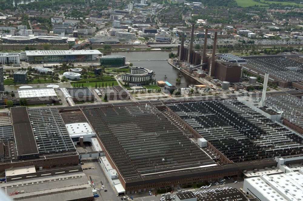 Wolfsburg from the bird's eye view: Blick auf das VW - Werksgelände der Volkswagen - Werke in Wolfsburg. Die Volkswagen AG, abgekürzt VW AG, mit Sitz in Wolfsburg, ist die Muttergesellschaft des Volkswagen-Konzerns und der größte Automobilhersteller Europas. View of the VW - Volkswagen factory premises - Works in Wolfsburg. Volkswagen AG, abbreviated VW AG, headquartered in Wolfsburg, is the parent company of the Volkswagen group and the largest car manufacturer in Europe.