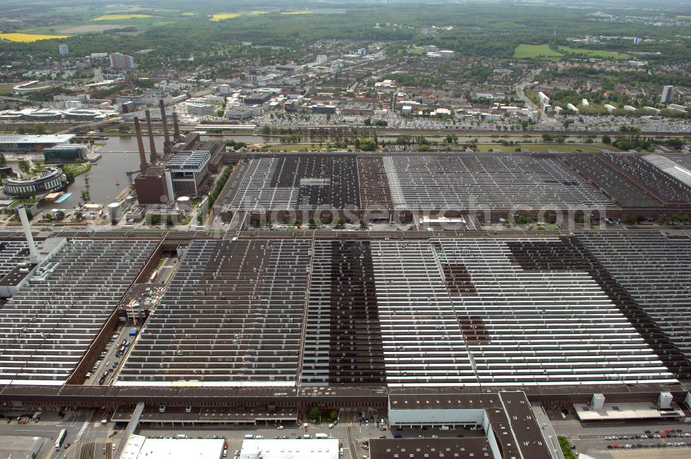 Aerial image Wolfsburg - Blick auf das VW - Werksgelände der Volkswagen - Werke in Wolfsburg. Die Volkswagen AG, abgekürzt VW AG, mit Sitz in Wolfsburg, ist die Muttergesellschaft des Volkswagen-Konzerns und der größte Automobilhersteller Europas. View of the VW - Volkswagen factory premises - Works in Wolfsburg. Volkswagen AG, abbreviated VW AG, headquartered in Wolfsburg, is the parent company of the Volkswagen group and the largest car manufacturer in Europe.