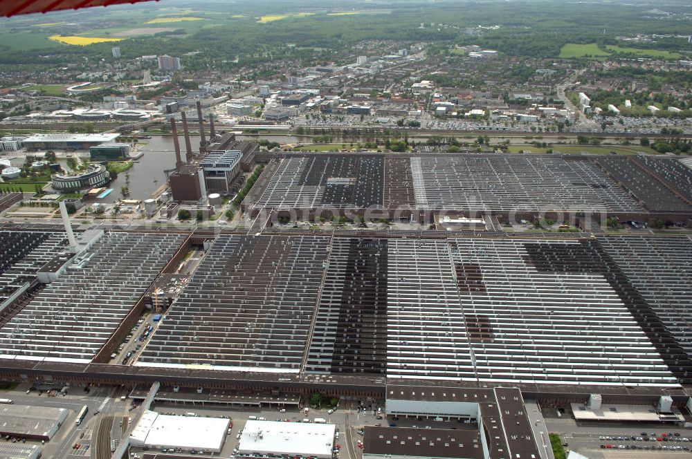 Wolfsburg from the bird's eye view: Blick auf das VW - Werksgelände der Volkswagen - Werke in Wolfsburg. Die Volkswagen AG, abgekürzt VW AG, mit Sitz in Wolfsburg, ist die Muttergesellschaft des Volkswagen-Konzerns und der größte Automobilhersteller Europas. View of the VW - Volkswagen factory premises - Works in Wolfsburg. Volkswagen AG, abbreviated VW AG, headquartered in Wolfsburg, is the parent company of the Volkswagen group and the largest car manufacturer in Europe.