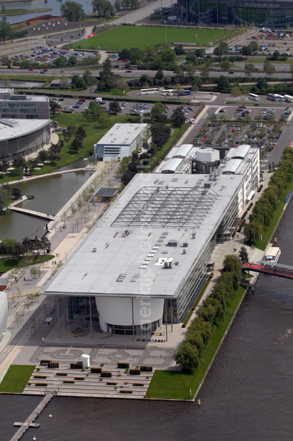 Aerial image Wolfsburg - Blick auf das VW - Werksgelände der Volkswagen - Werke in Wolfsburg. Die Volkswagen AG, abgekürzt VW AG, mit Sitz in Wolfsburg, ist die Muttergesellschaft des Volkswagen-Konzerns und der größte Automobilhersteller Europas. View of the VW - Volkswagen factory premises - Works in Wolfsburg. Volkswagen AG, abbreviated VW AG, headquartered in Wolfsburg, is the parent company of the Volkswagen group and the largest car manufacturer in Europe.