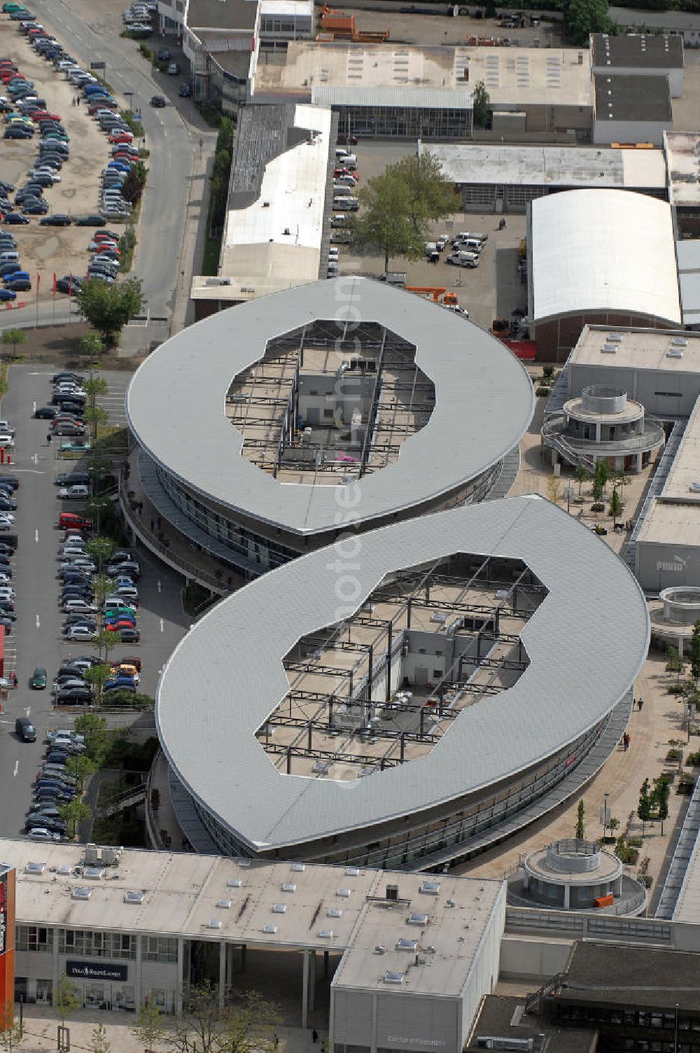 Wolfsburg from above - Blick auf das VW - Werksgelände der Volkswagen - Werke in Wolfsburg. Die Volkswagen AG, abgekürzt VW AG, mit Sitz in Wolfsburg, ist die Muttergesellschaft des Volkswagen-Konzerns und der größte Automobilhersteller Europas. View of the VW - Volkswagen factory premises - Works in Wolfsburg. Volkswagen AG, abbreviated VW AG, headquartered in Wolfsburg, is the parent company of the Volkswagen group and the largest car manufacturer in Europe.