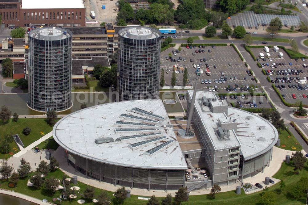 Wolfsburg from the bird's eye view: Blick auf das VW - Werksgelände der Volkswagen - Werke in Wolfsburg. Die Volkswagen AG, abgekürzt VW AG, mit Sitz in Wolfsburg, ist die Muttergesellschaft des Volkswagen-Konzerns und der größte Automobilhersteller Europas. View of the VW - Volkswagen factory premises - Works in Wolfsburg. Volkswagen AG, abbreviated VW AG, headquartered in Wolfsburg, is the parent company of the Volkswagen group and the largest car manufacturer in Europe.