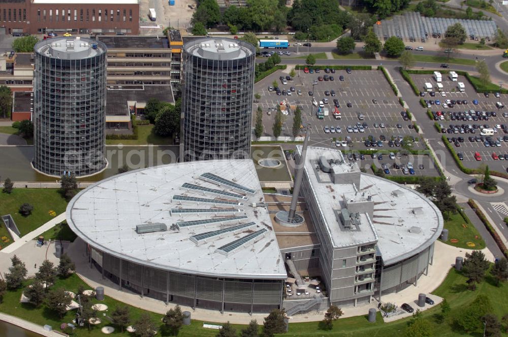 Aerial image Wolfsburg - Blick auf das VW - Werksgelände der Volkswagen - Werke in Wolfsburg. Die Volkswagen AG, abgekürzt VW AG, mit Sitz in Wolfsburg, ist die Muttergesellschaft des Volkswagen-Konzerns und der größte Automobilhersteller Europas. View of the VW - Volkswagen factory premises - Works in Wolfsburg. Volkswagen AG, abbreviated VW AG, headquartered in Wolfsburg, is the parent company of the Volkswagen group and the largest car manufacturer in Europe.