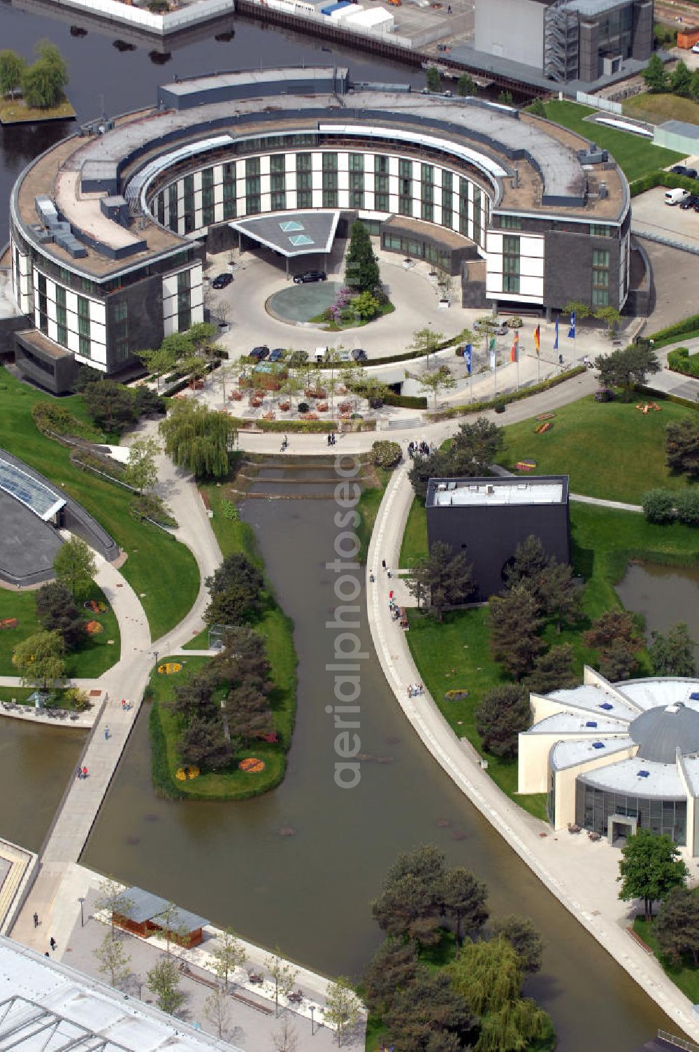 Wolfsburg from above - Blick auf das VW - Werksgelände der Volkswagen - Werke in Wolfsburg. Die Volkswagen AG, abgekürzt VW AG, mit Sitz in Wolfsburg, ist die Muttergesellschaft des Volkswagen-Konzerns und der größte Automobilhersteller Europas. View of the VW - Volkswagen factory premises - Works in Wolfsburg. Volkswagen AG, abbreviated VW AG, headquartered in Wolfsburg, is the parent company of the Volkswagen group and the largest car manufacturer in Europe.