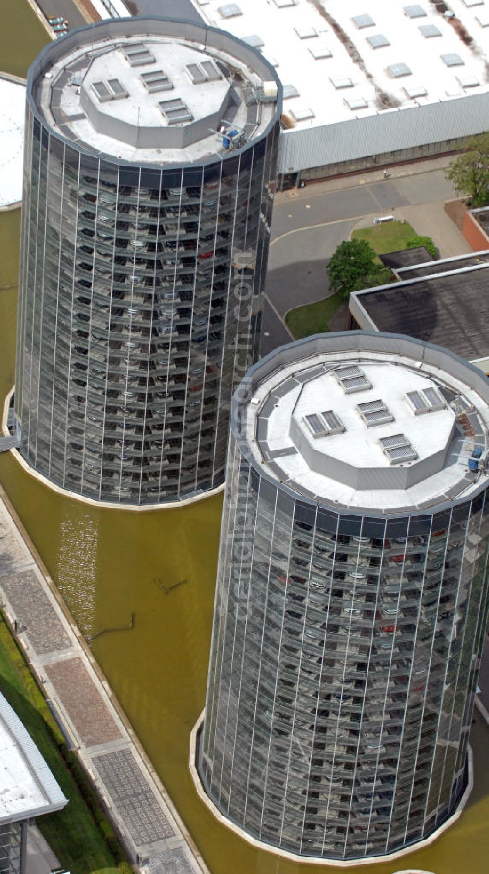 Wolfsburg from the bird's eye view: Blick auf das VW - Werksgelände der Volkswagen - Werke in Wolfsburg. Die Volkswagen AG, abgekürzt VW AG, mit Sitz in Wolfsburg, ist die Muttergesellschaft des Volkswagen-Konzerns und der größte Automobilhersteller Europas. View of the VW - Volkswagen factory premises - Works in Wolfsburg. Volkswagen AG, abbreviated VW AG, headquartered in Wolfsburg, is the parent company of the Volkswagen group and the largest car manufacturer in Europe.